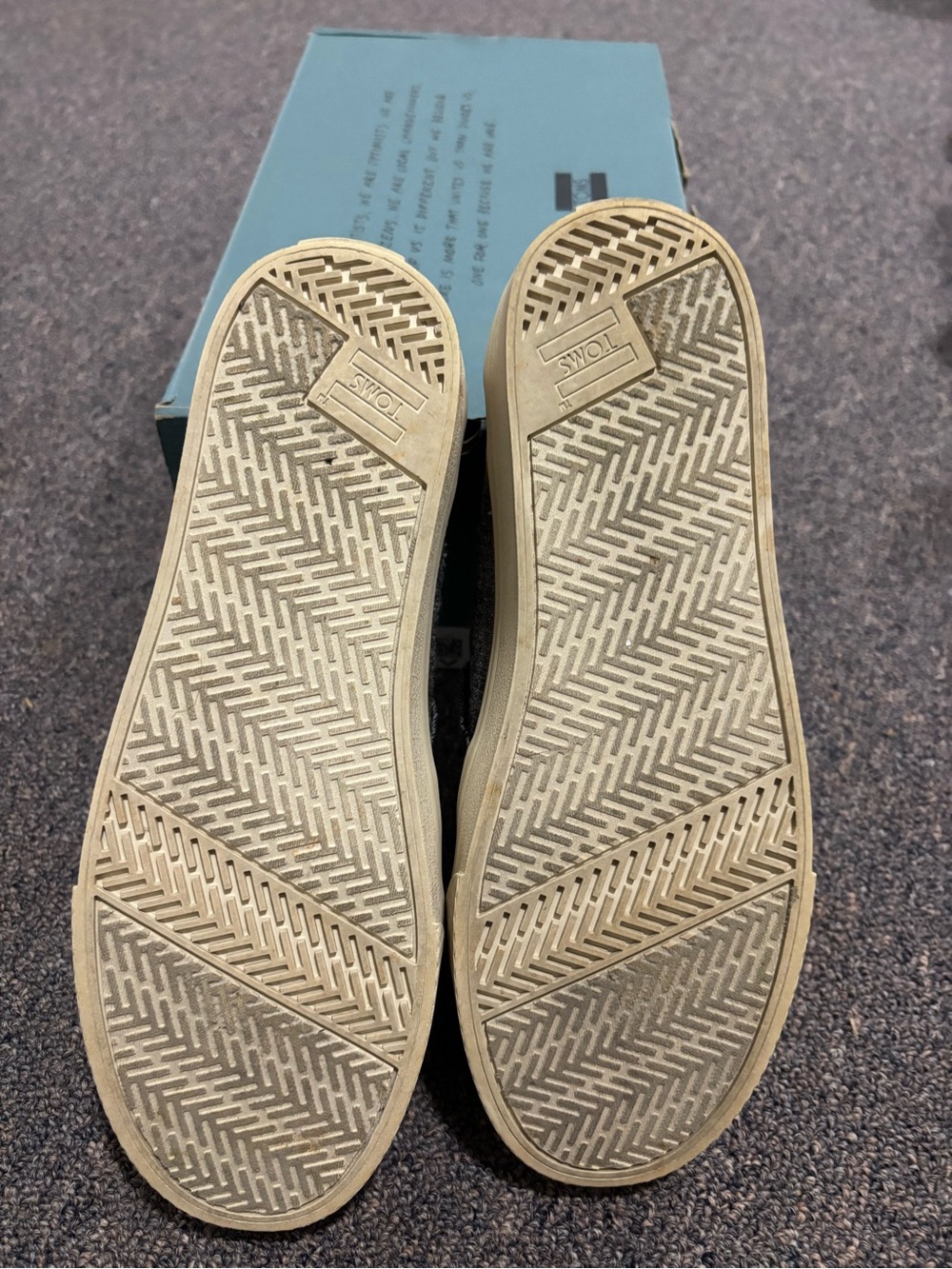 TOMS - Picture 2 of 3